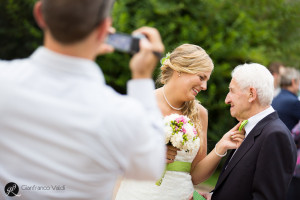 sposi coi nonni al termine della cerimonia