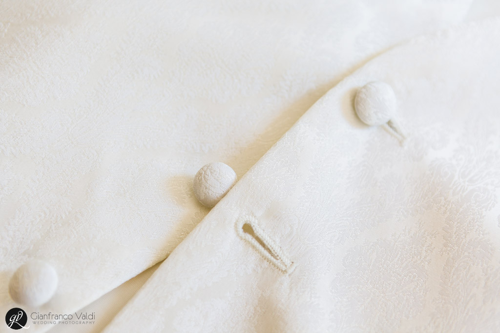 Abito matrimoniale con gilet bianco